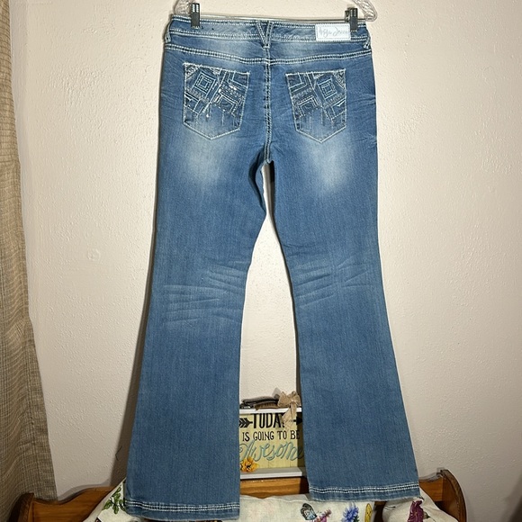 Woman’s Jeans Ariya Bootcut Distressed light embellished size 13/14 Like new - Picture 9 of 13